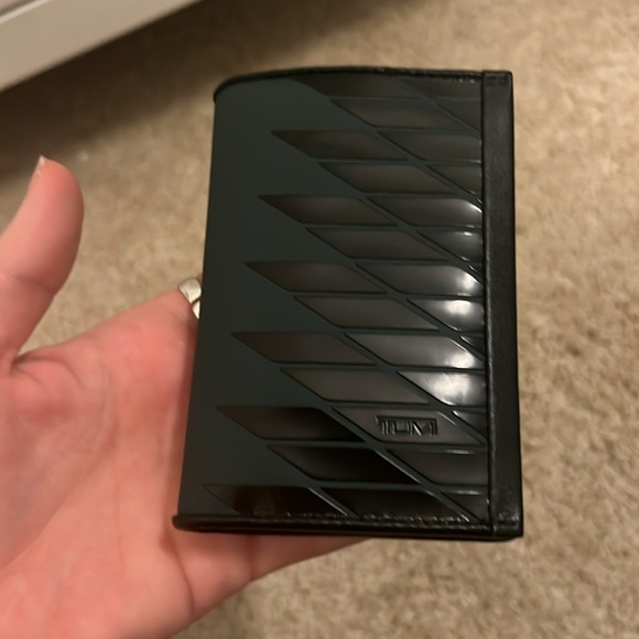 Brand new Men’s Tumi Multi window card case - Picture 4 of 7
